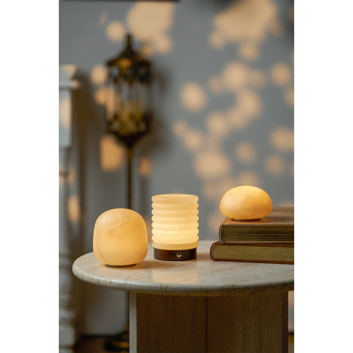Snowflake table lamp