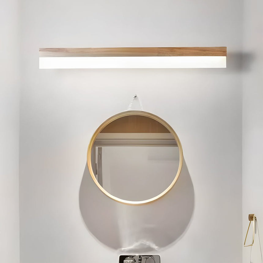 Spiegelleuchte aus Naturholz mit weichem LED-Licht