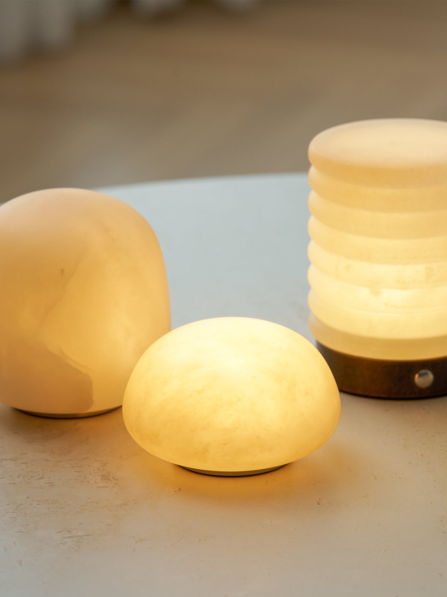 Snowflake table lamp