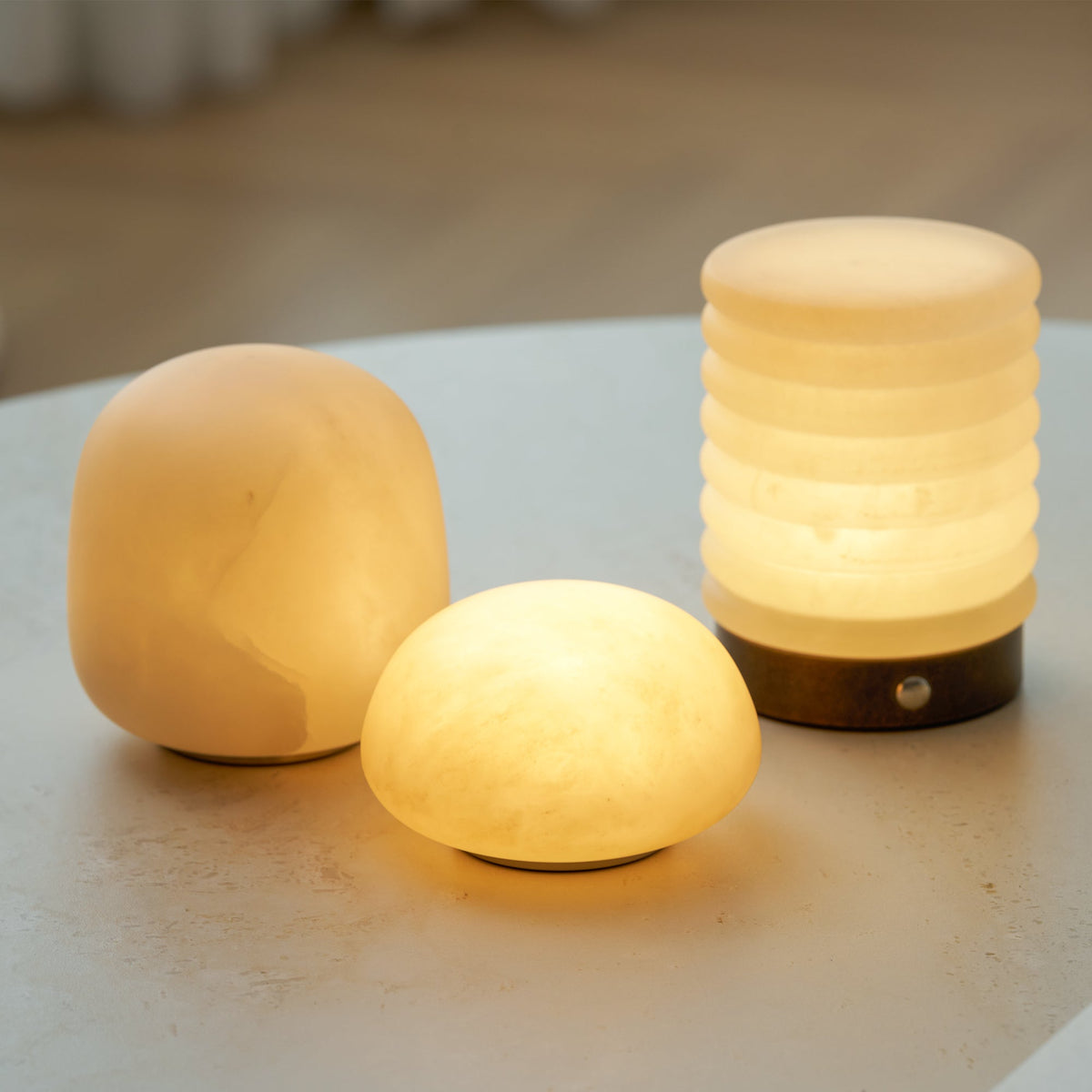 Snowflake table lamp