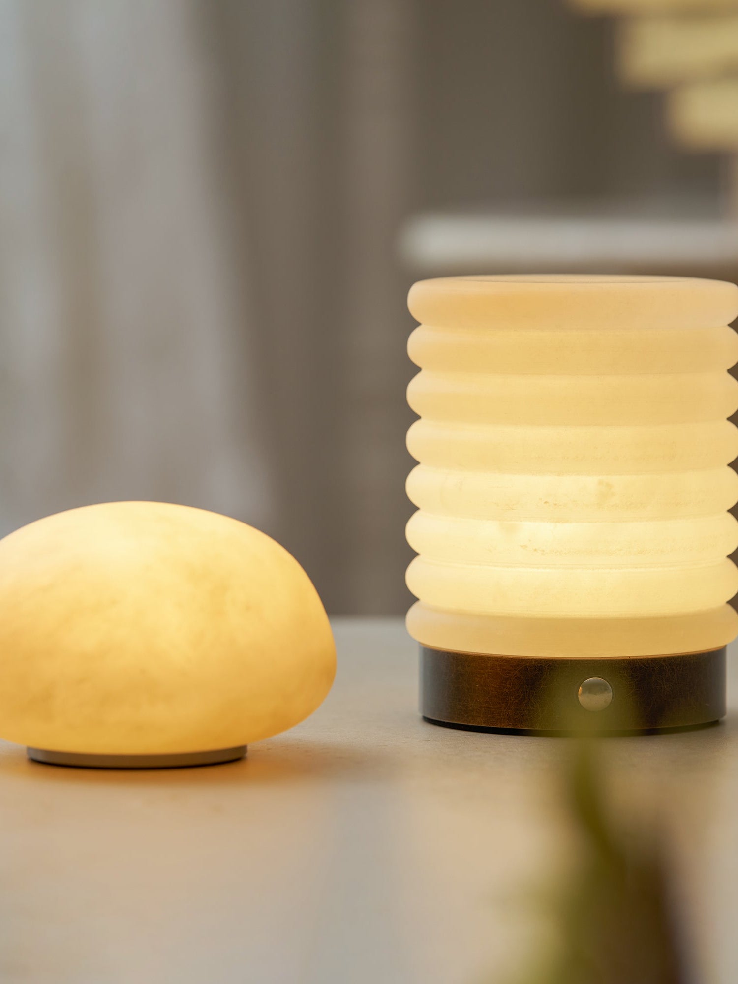 Snowflake table lamp