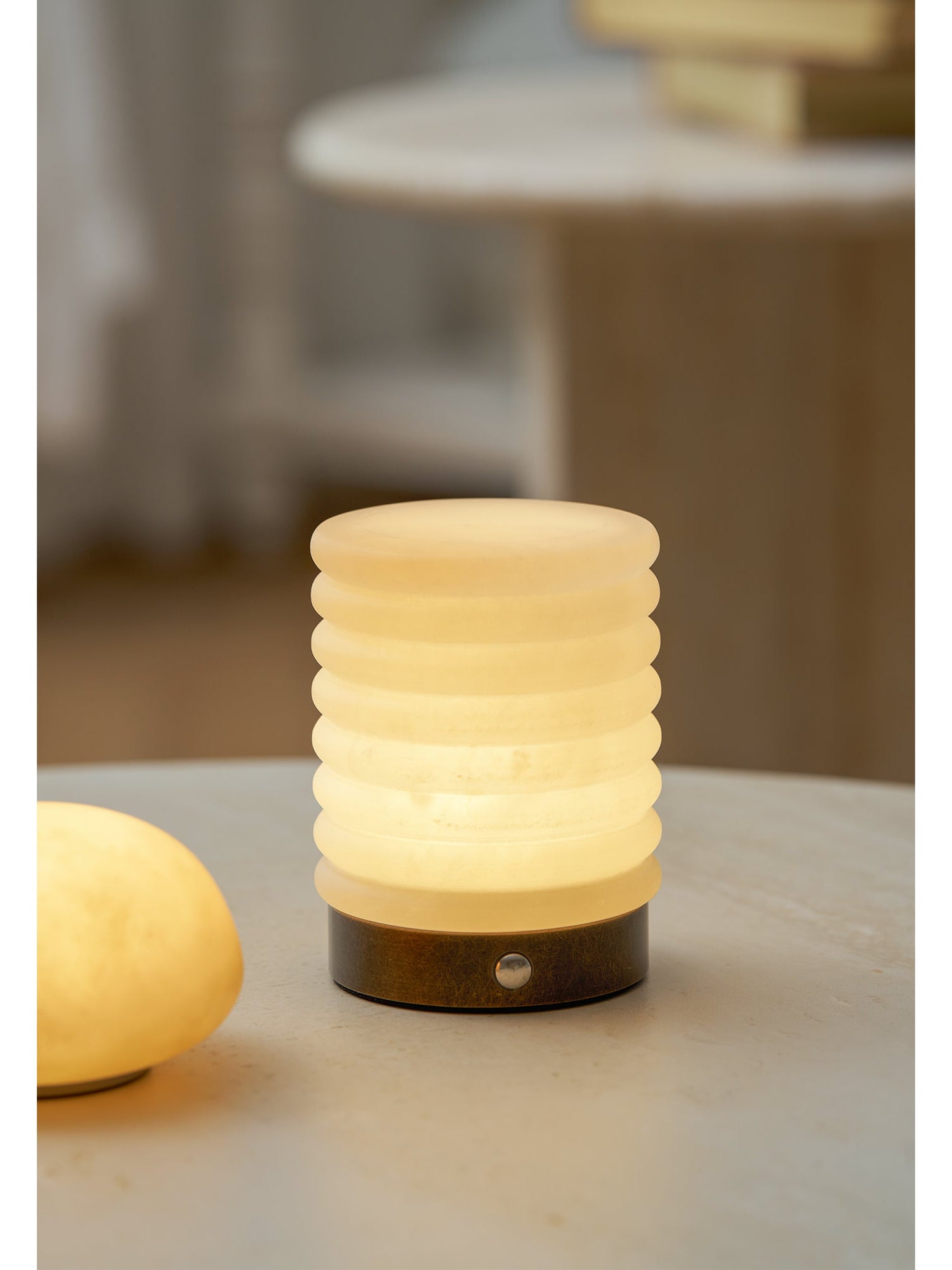 Snowflake table lamp