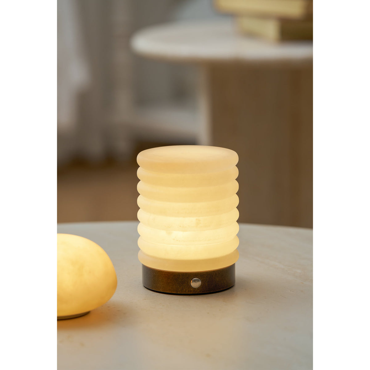 Snowflake table lamp