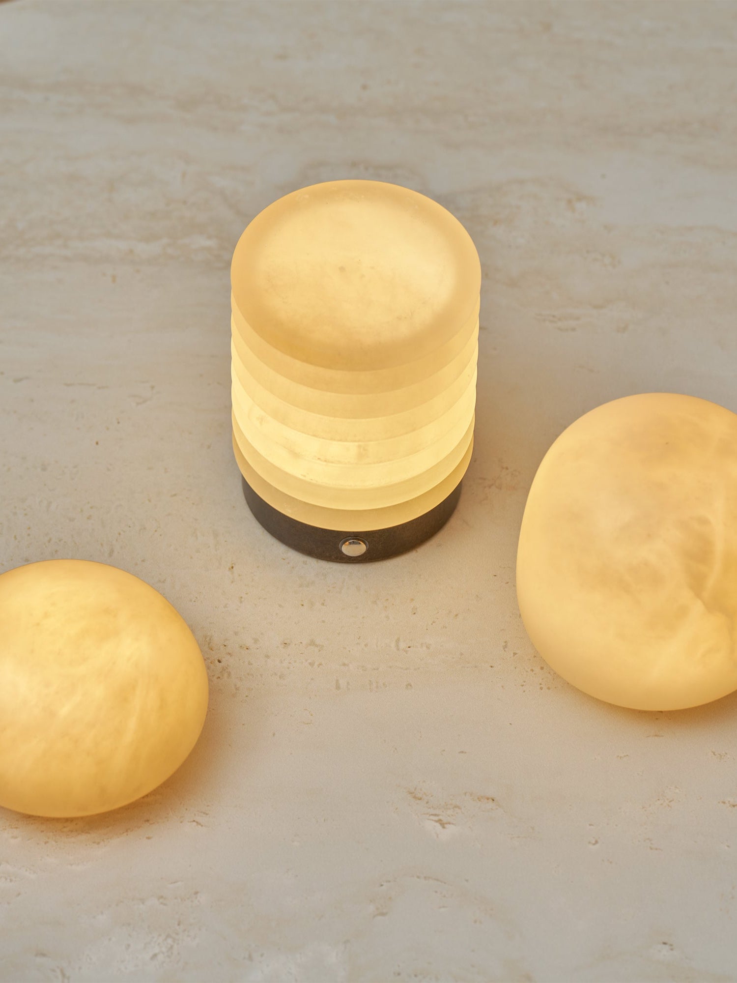 Snowflake table lamp