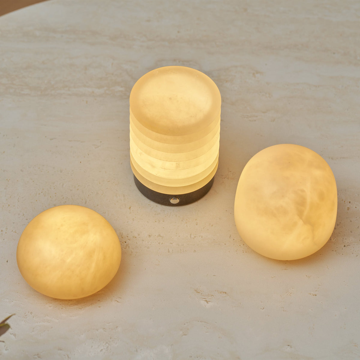 Snowflake table lamp