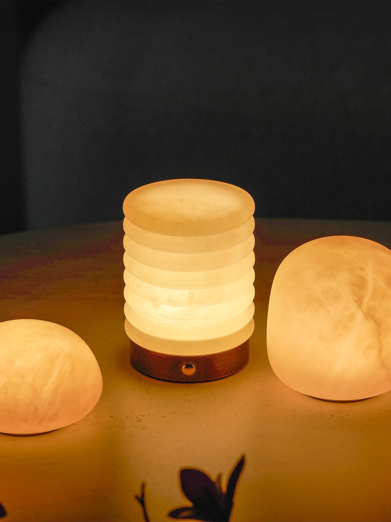 Snowflake table lamp