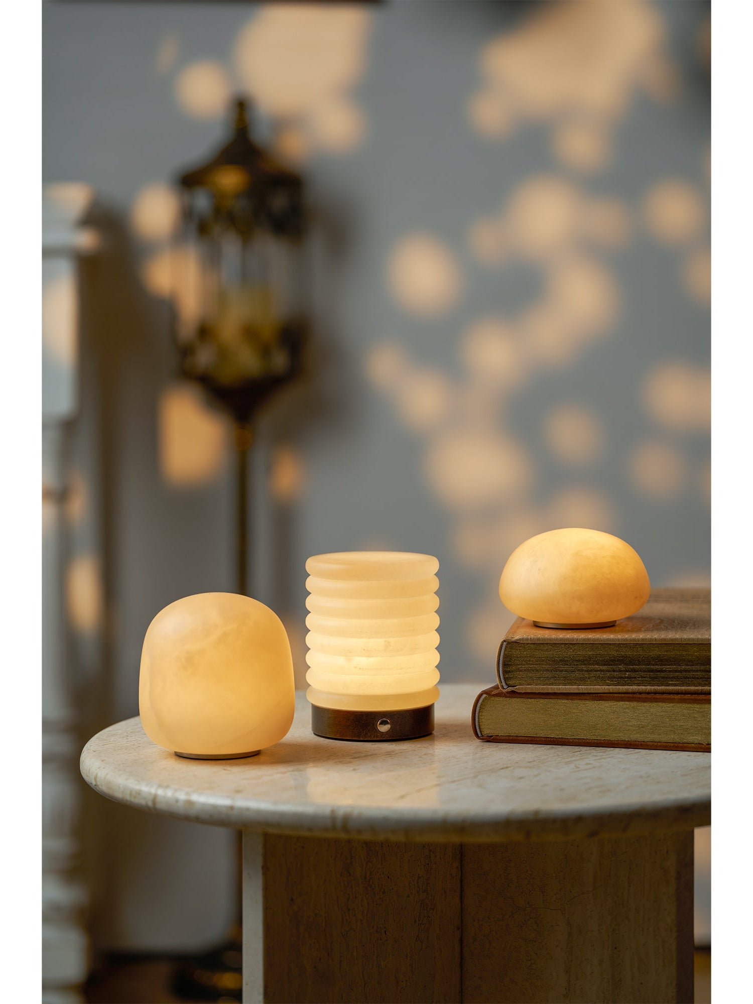 Snowflake table lamp