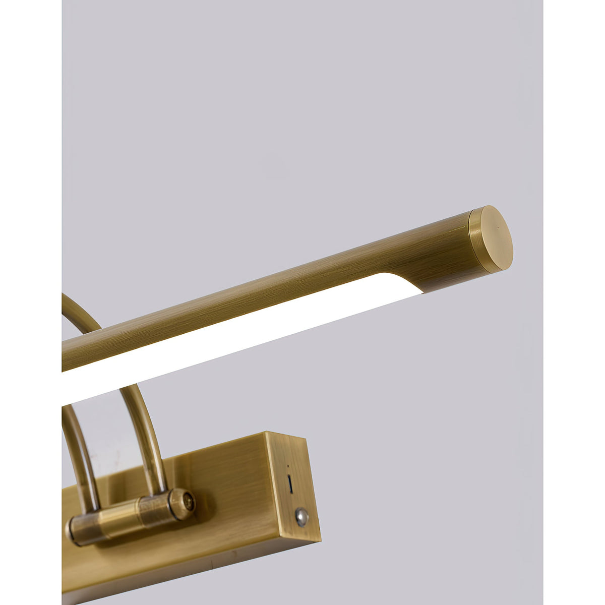 Alton wall lamp