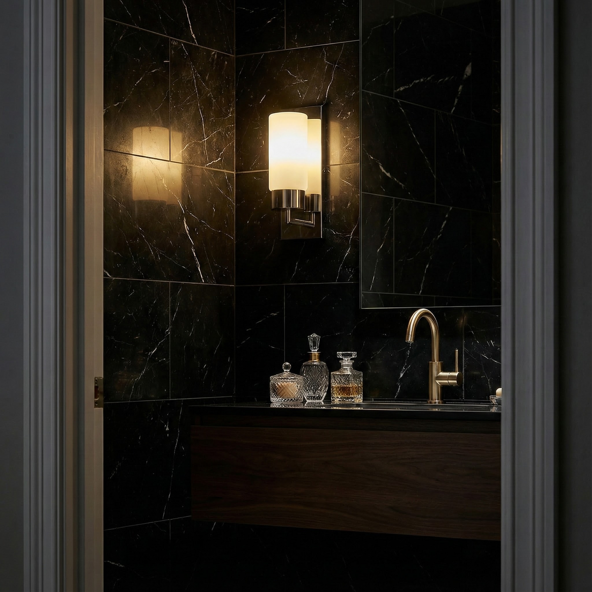 Wandleuchte Brynn – Chrom mit rundem Glasschirm