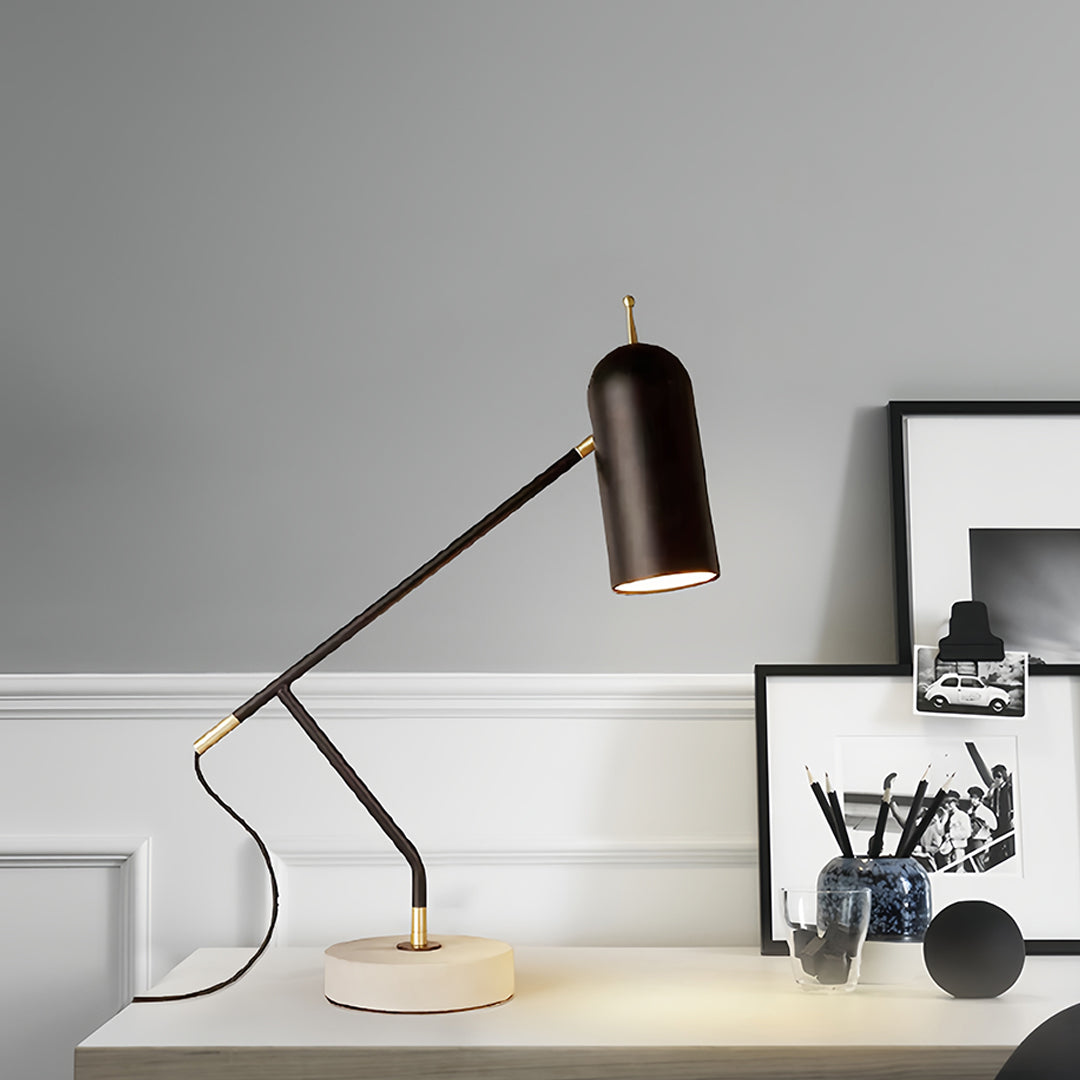 Schreibtischleuchte in Schwarz mit dimmbarer LED