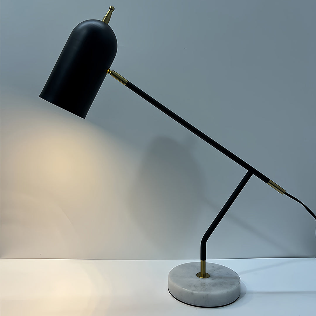 Schreibtischleuchte in Schwarz mit dimmbarer LED
