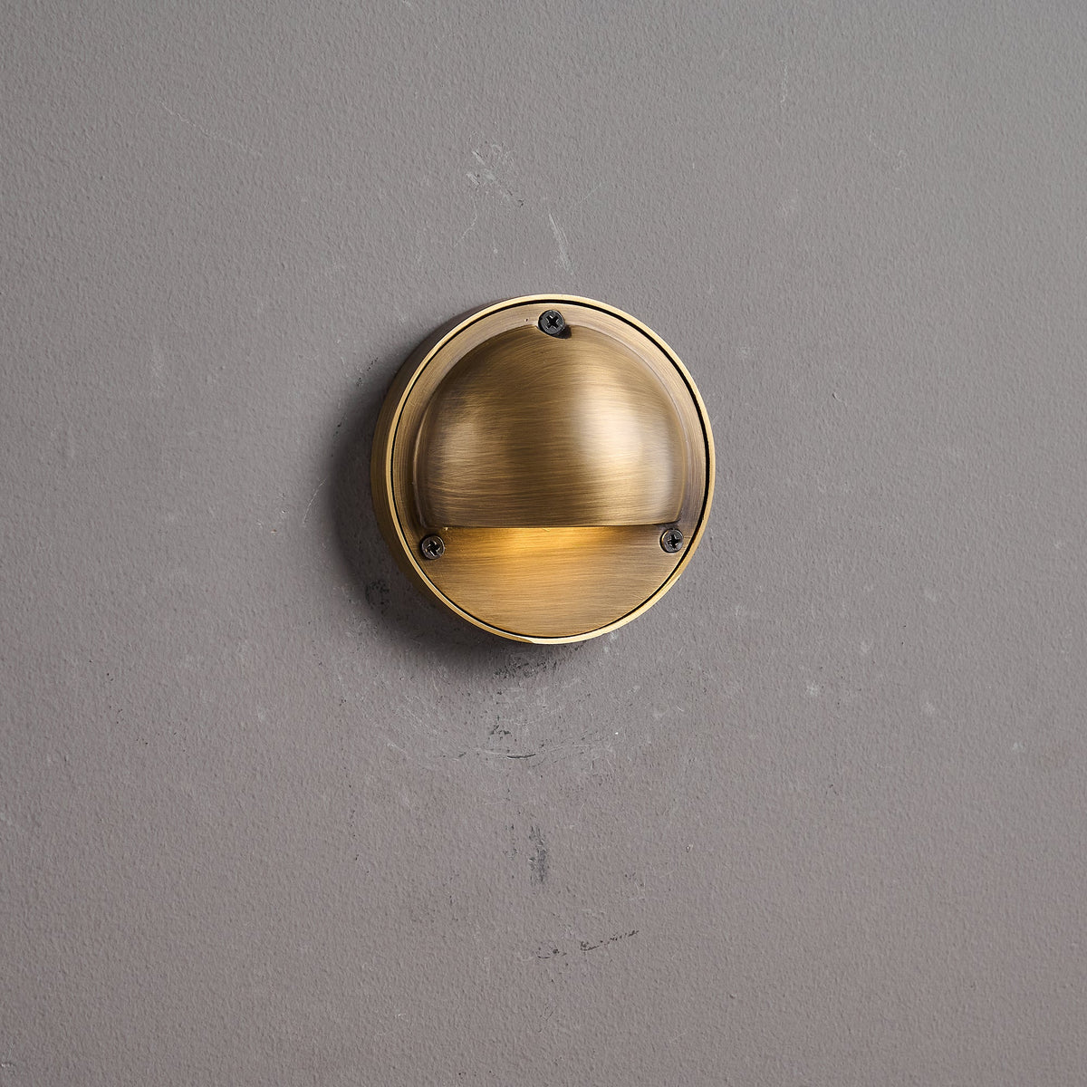 Hardy wall sconce