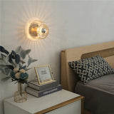 LED-Wandleuchte im Bauhaus-Stil mit Glasschirm