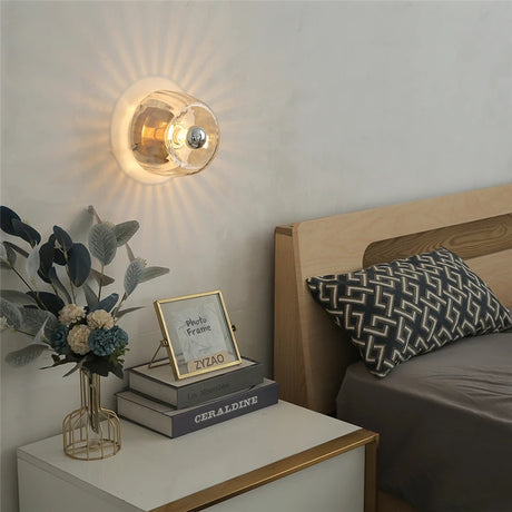 LED-Wandleuchte im Bauhaus-Stil mit Glasschirm