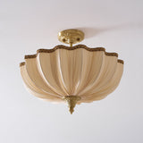 Mireille scalloped rim detail