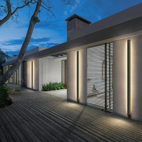 Lineare LED-Außenwandleuchte, vier Lichtmodi, IP65