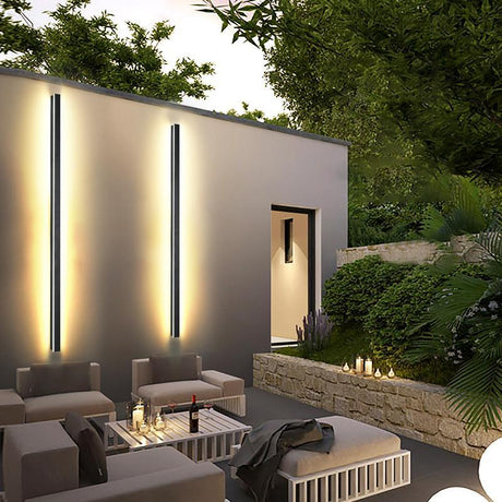 Lineare LED-Außenwandleuchte, vier Lichtmodi, IP65