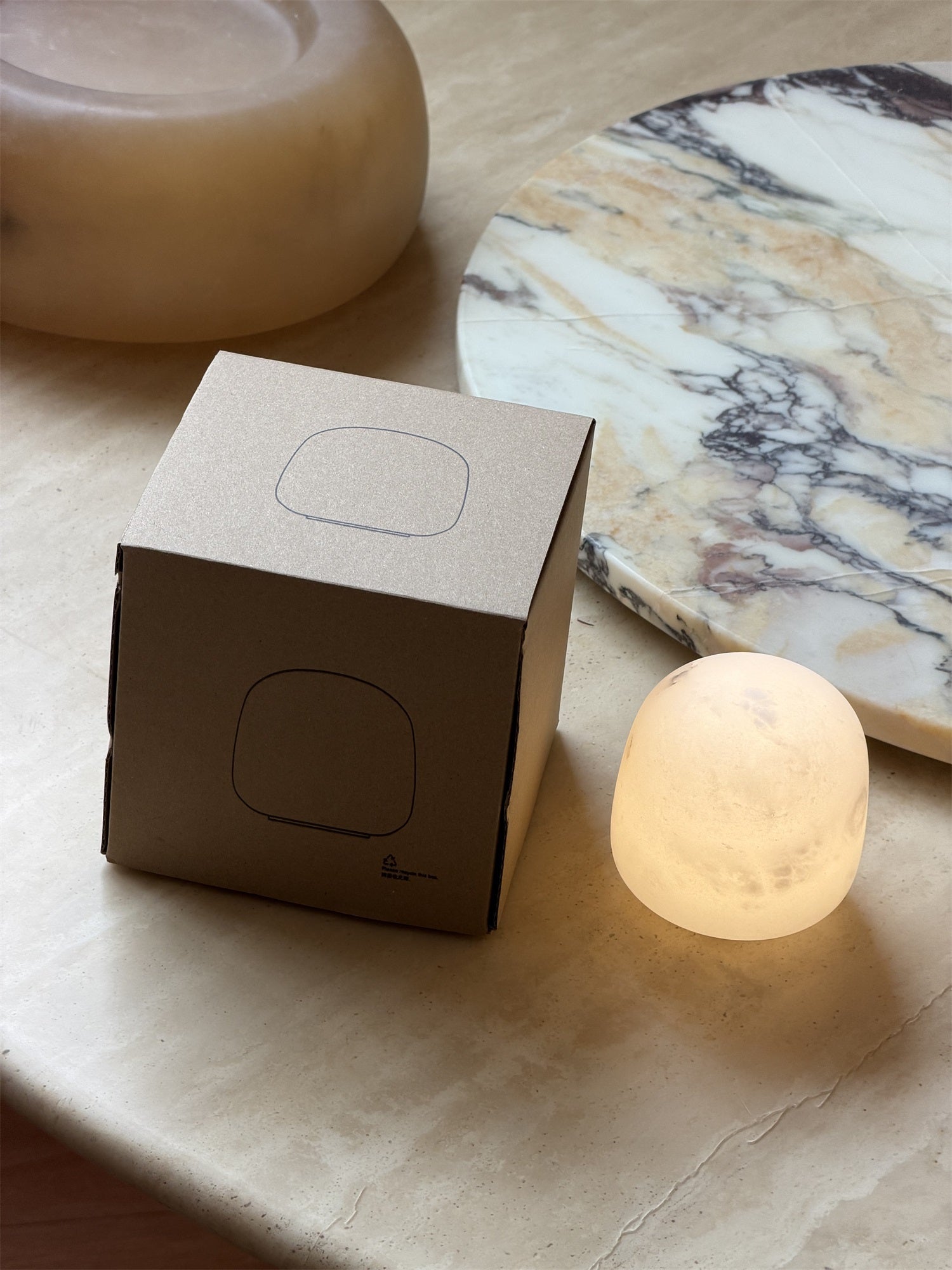 Snowflake table lamp
