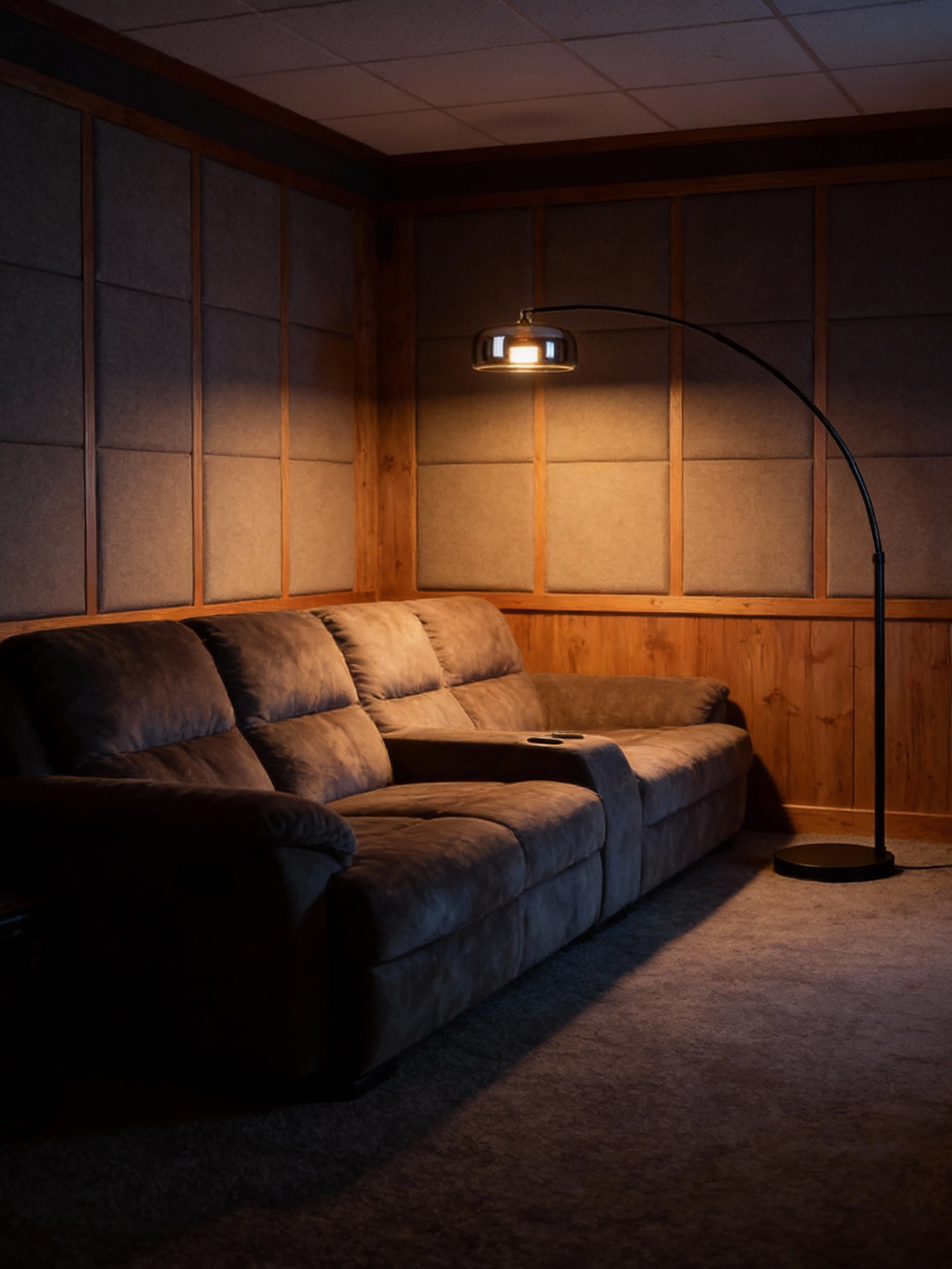 Tava Bogen-Stehleuchte in Schwarz mit Glasschirm