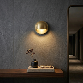 Hardy wall sconce