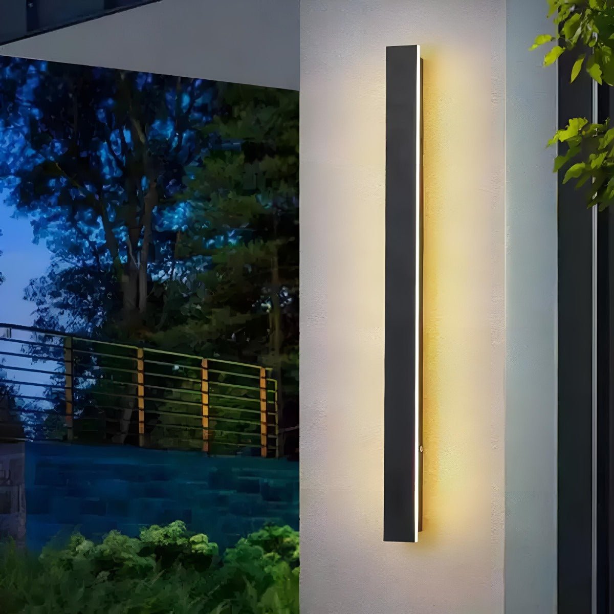 LED-Außenwandleuchte, schmale Lichtleiste, wetterfest