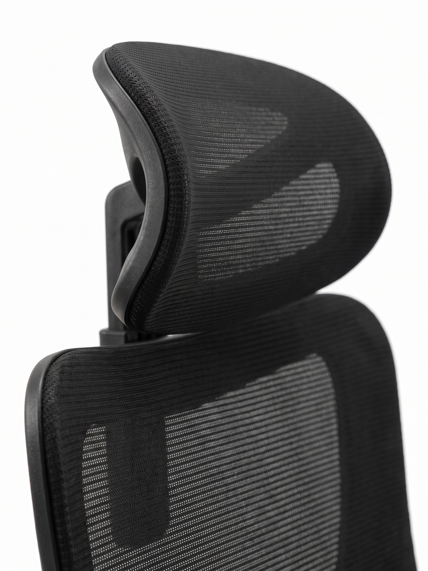 Aria headrest and upper mesh back, close-up
