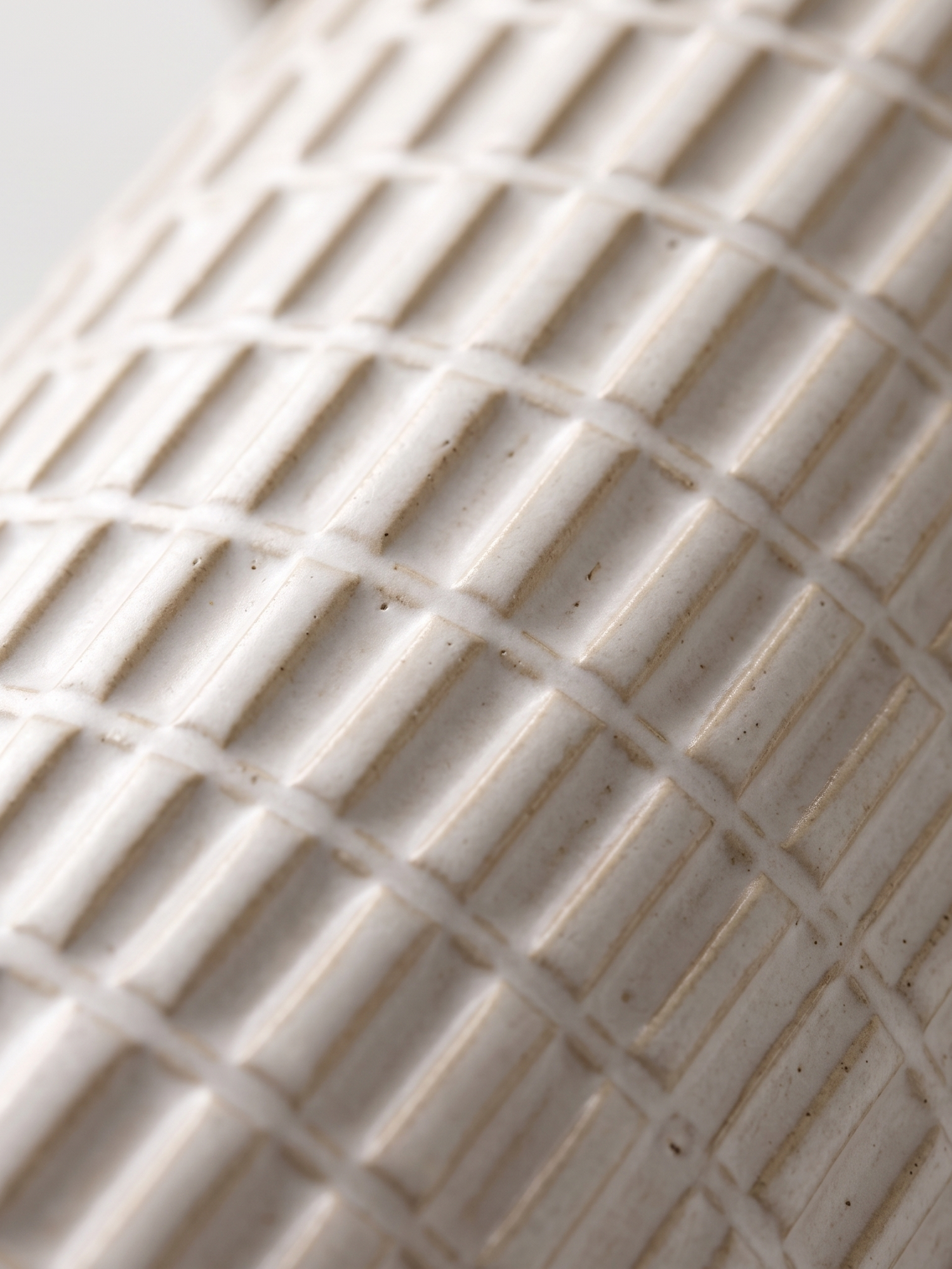 Della lamp grid-textured ceramic base, close-up on white