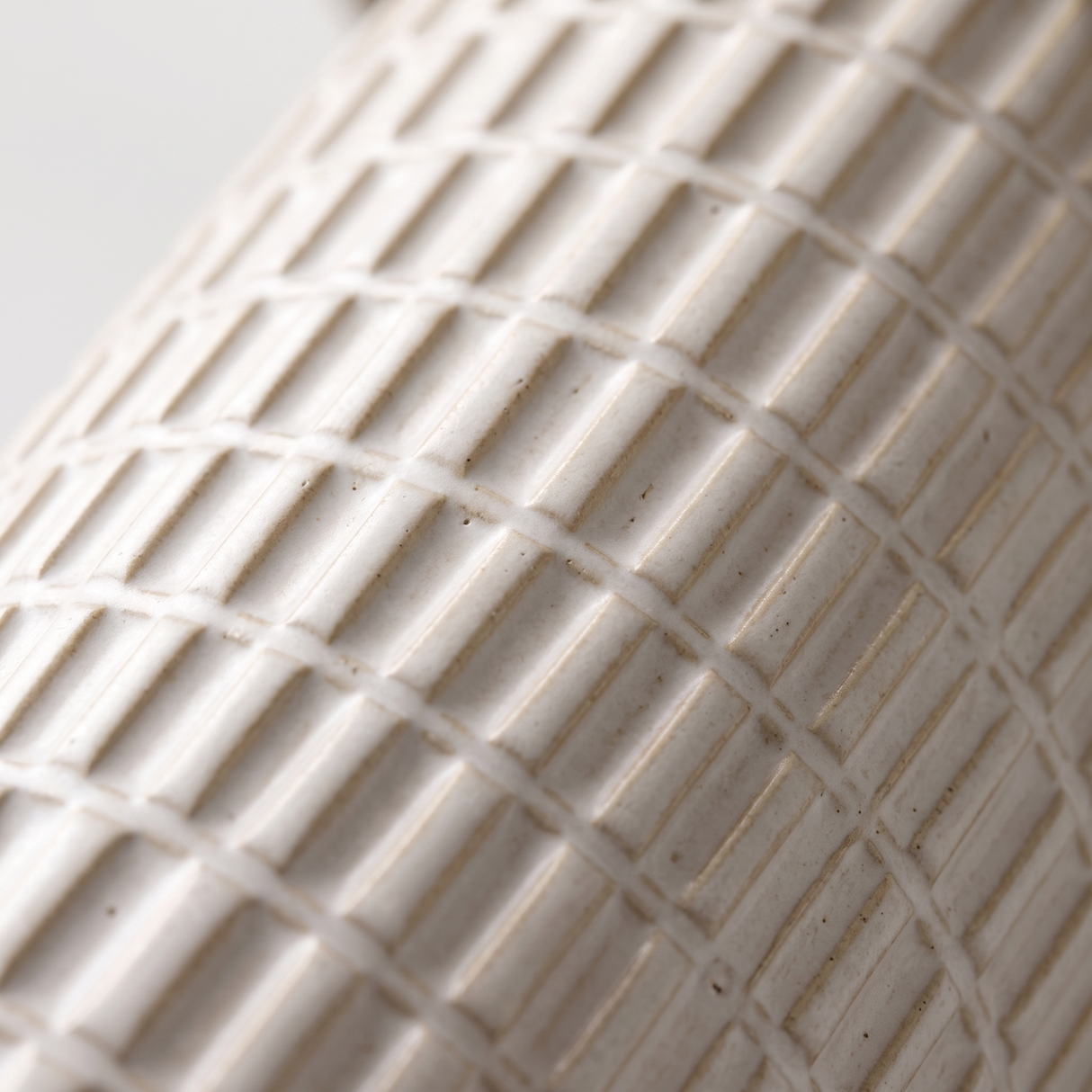 Della lamp grid-textured ceramic base, close-up on white