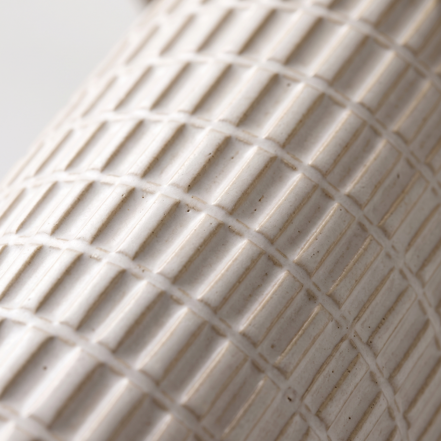Della lamp grid-textured ceramic base, close-up on white