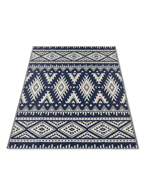 Versatile reversible geometric outdoor rug — studio white