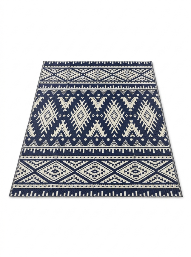 Versatile reversible geometric outdoor rug — studio white