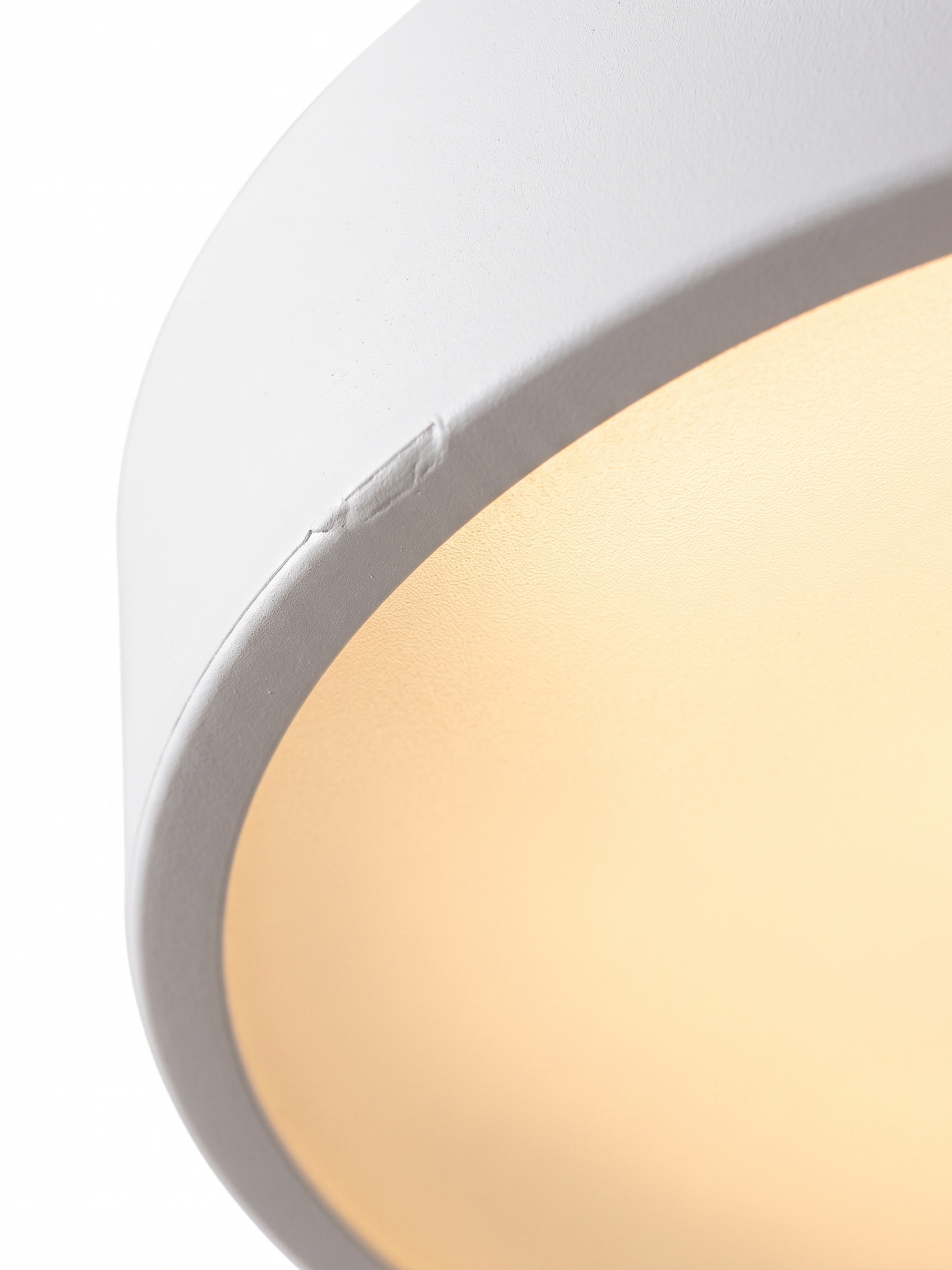 Circa disc shade and warm diffuser, close-up on white