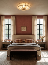 Lifestyle: Marguerite flower ceiling light in a terracotta-rose bedroom