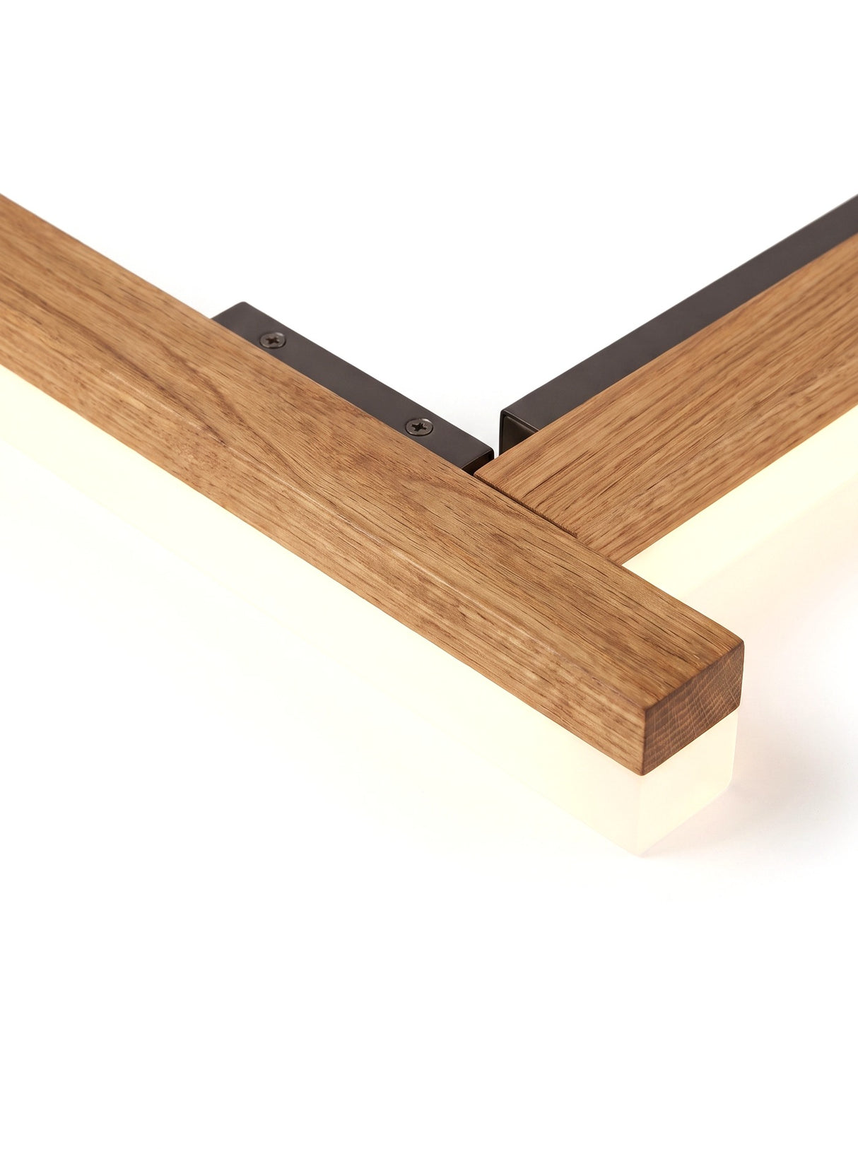 Close-up of the vanity bar profile and wall bracket